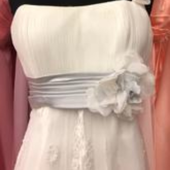 Kittychen White One Shoulder Flower Lace Dress
